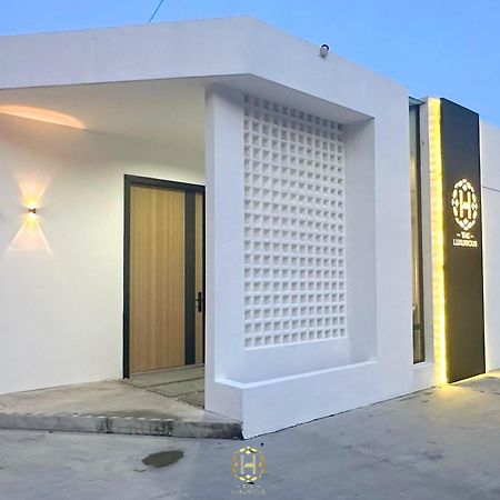 The Luxurious 27, Johor Bahru Villa Exterior photo